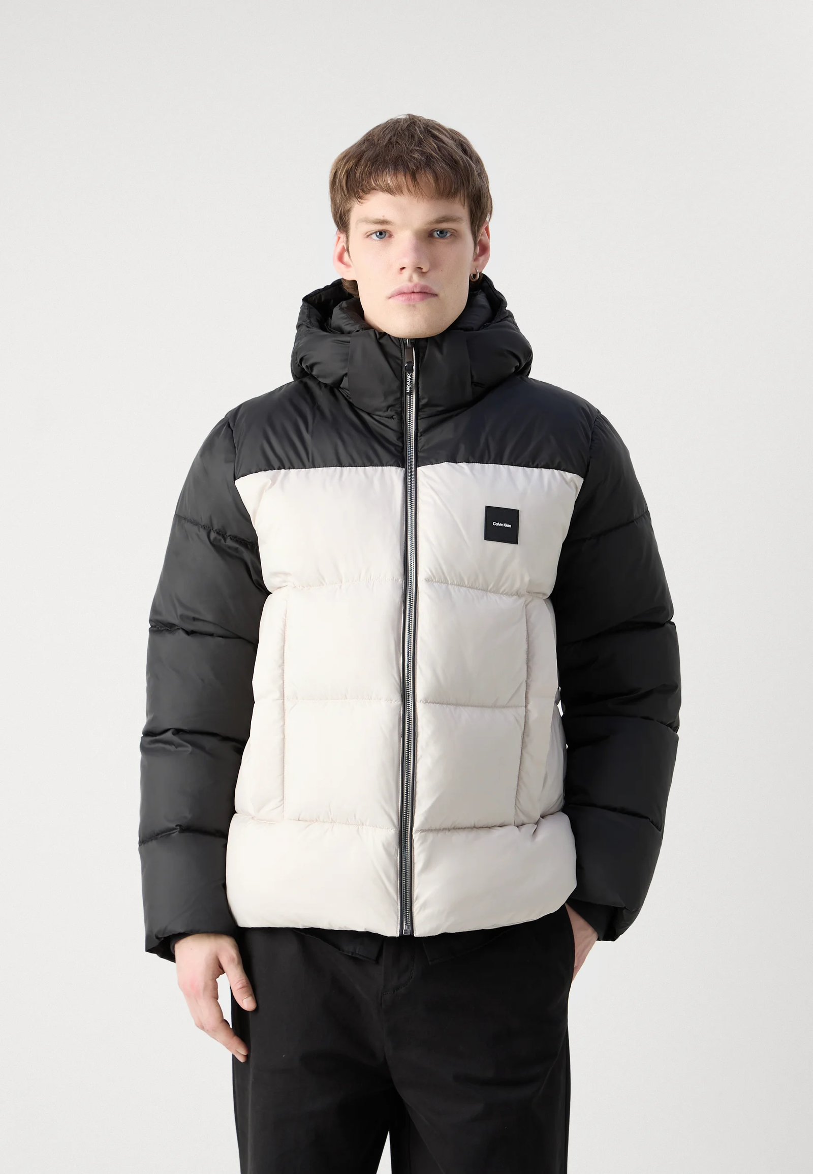 Uzun Kollu Kapşonlu Renk Bloklu Pamuk Astarlı Şişme Mont