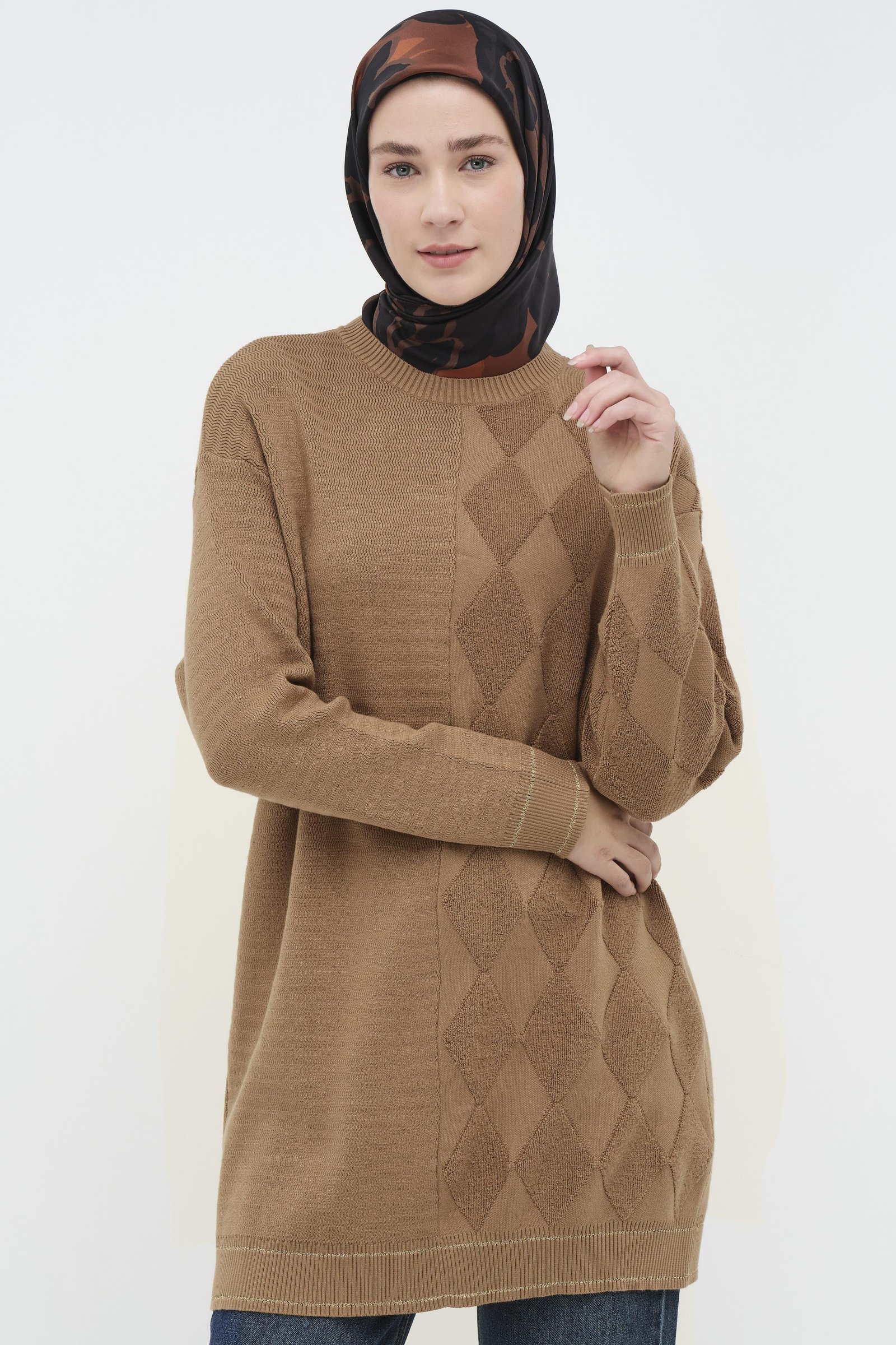Baklava Detaylı Bej Tesettür Triko Kazak Tunik