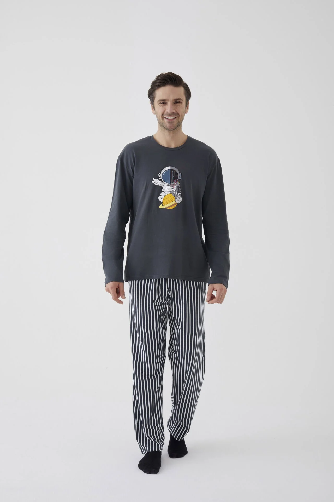 Erkek Pamuklu Uzun Kollu Üst Astronot Baskılı Alt Çizgili Pijama Takımı